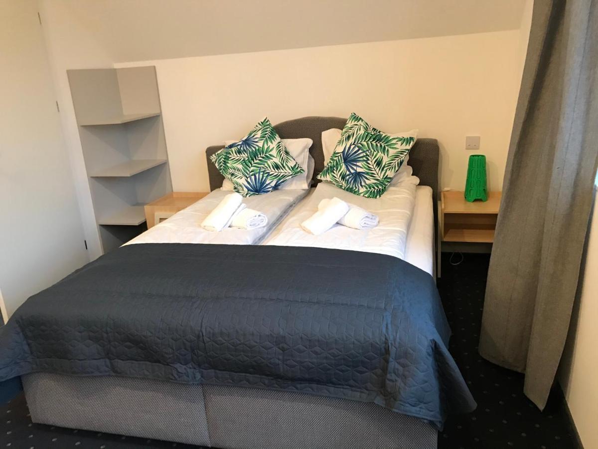 Apartamenty Pod Zamkiem W Janowcu Janowiec Esterno foto